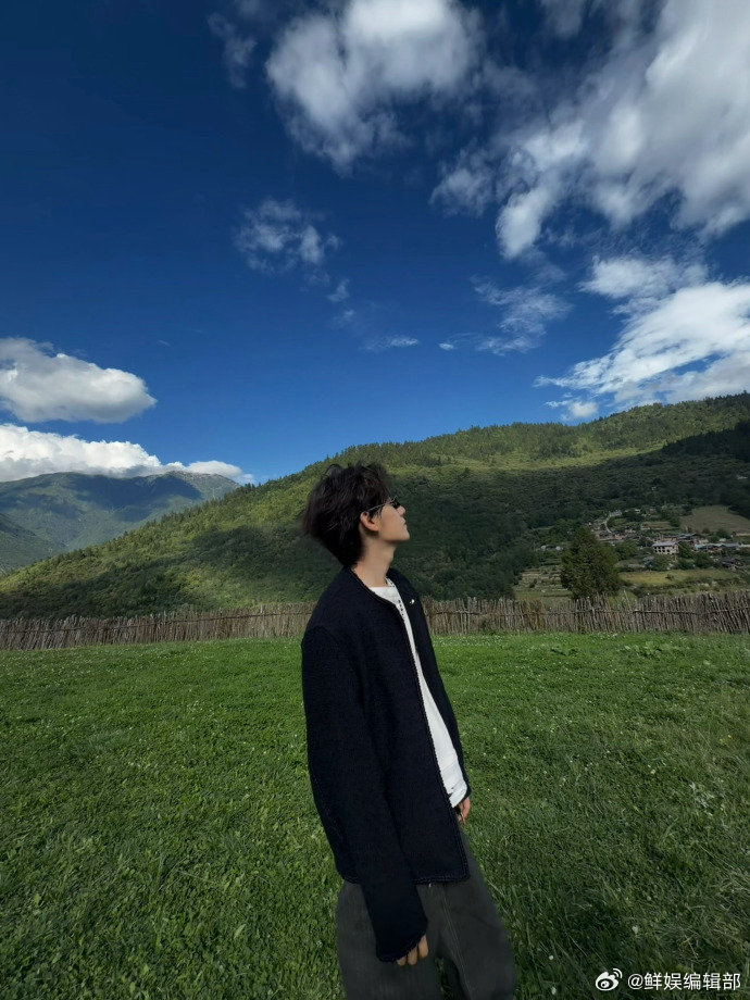 胡先煦现发路透第一人胡先煦一款windows帅哥 九寨沟的风景太会衬托人！胡先煦