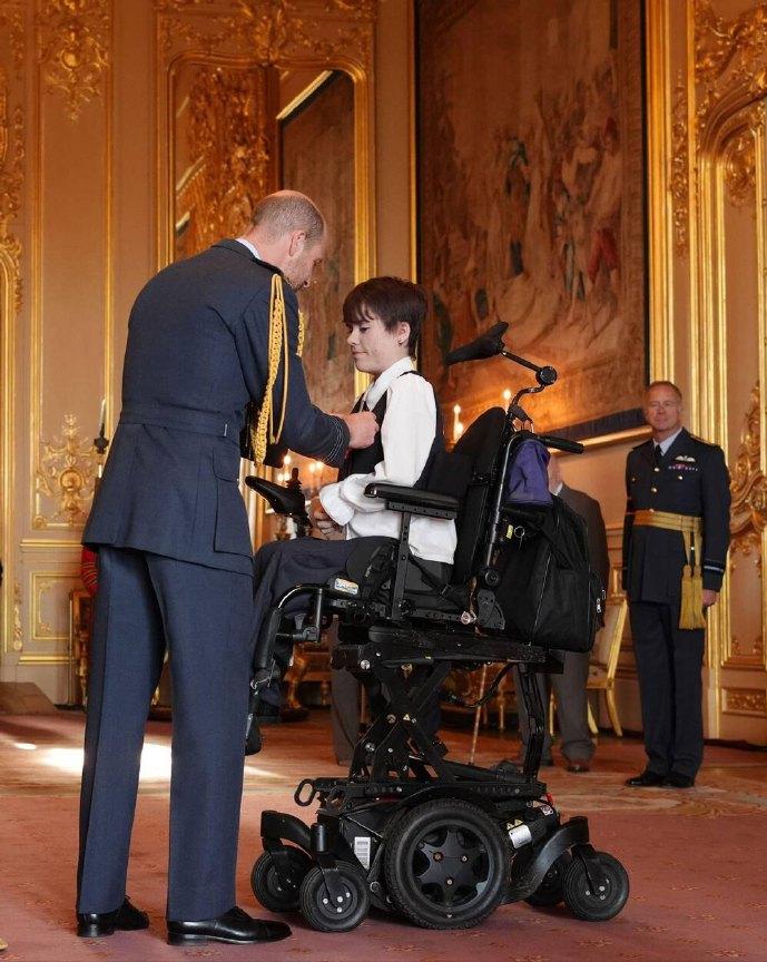 12月10日，威尔士亲王威廉王储在温莎城堡主持授勋仪式，虽然2025年即将过去，