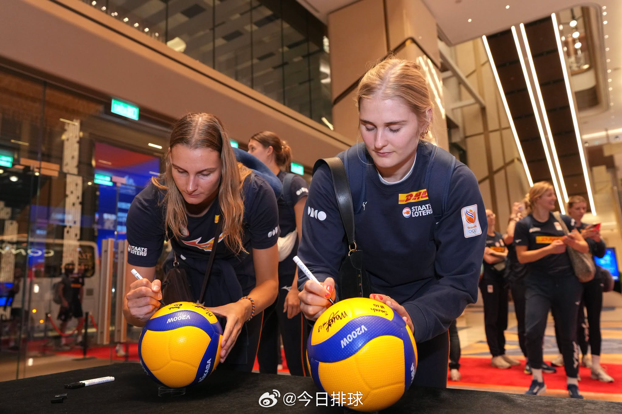 2026世界女排联赛 参加总决赛的日本和荷兰女排今天抵达澳门。 
