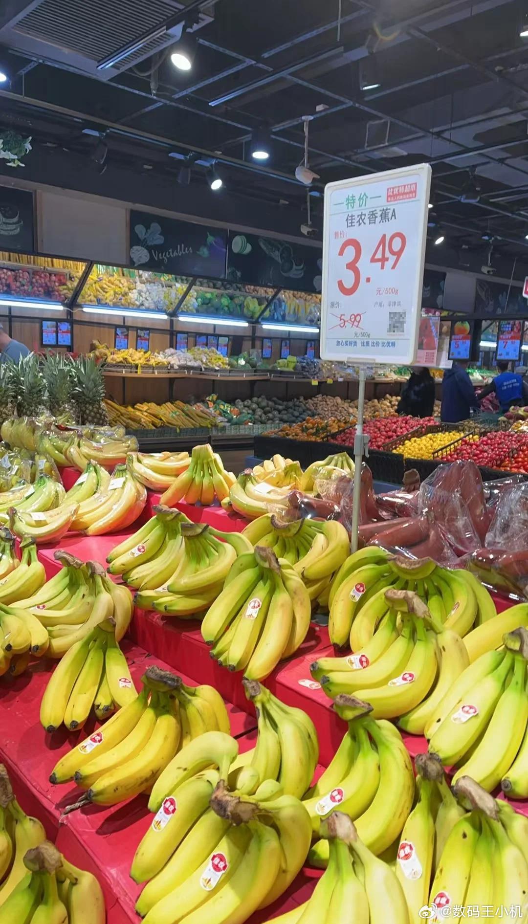 香蕉放超市与放家里的区别超市里的每天都会变质扔掉呀，总不能把烂的放在那儿卖吧，是