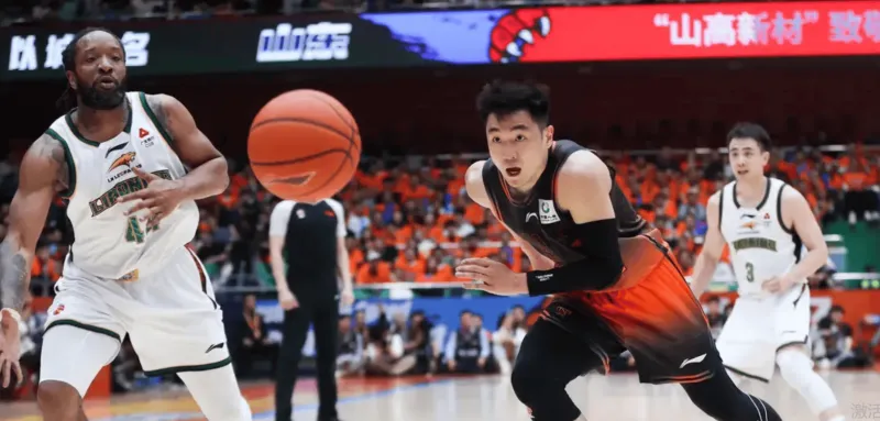 媒体人：山东男篮今日休整，明天全队赶赴上海备战季后赛