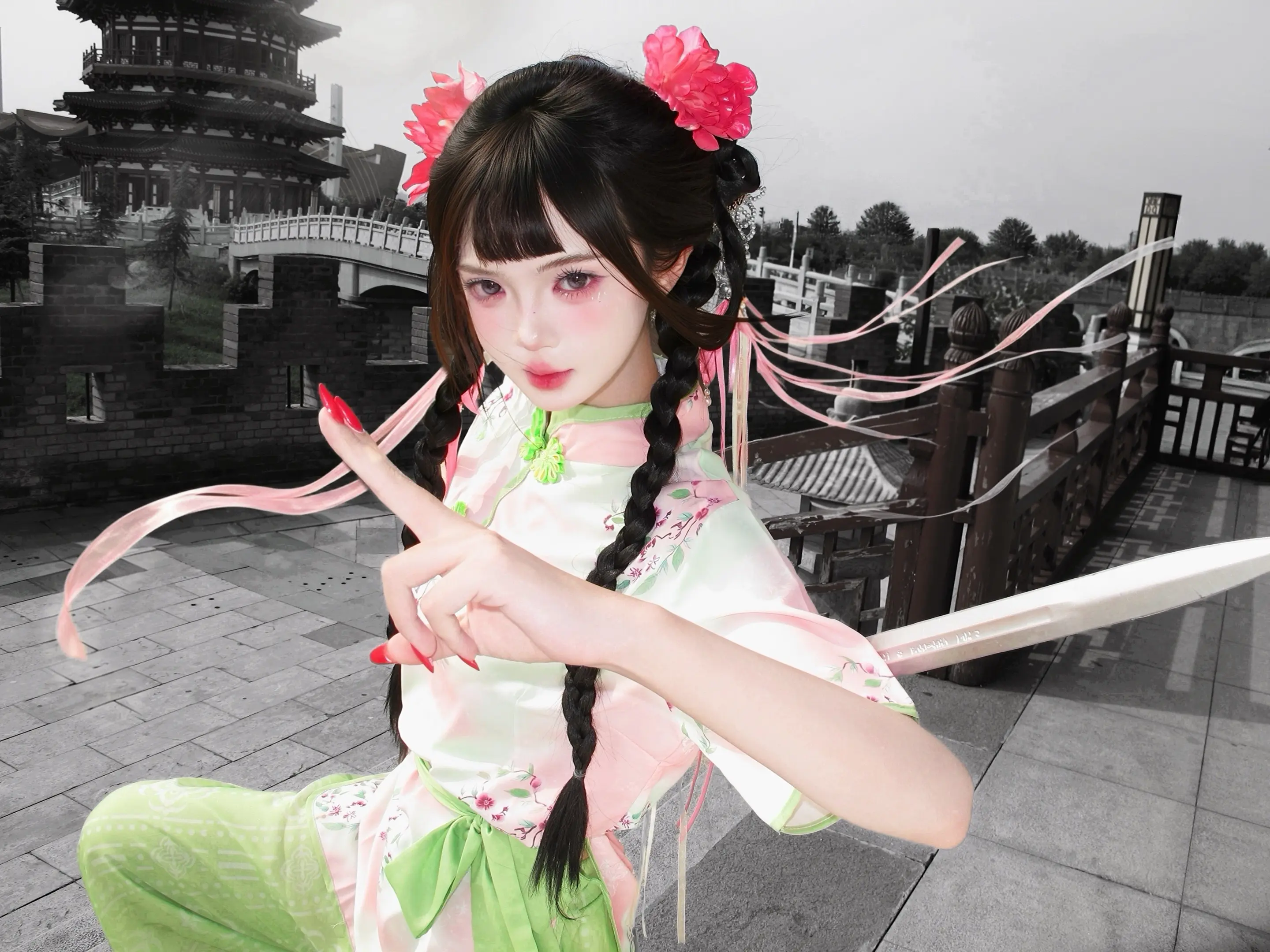 “天地间 一柄剑划破了青天”🗡️。