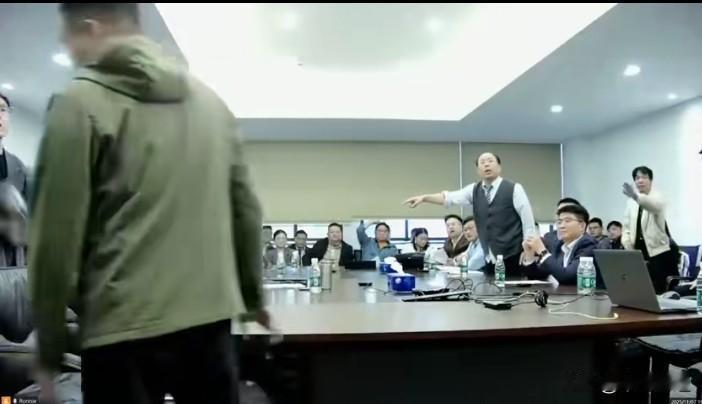 【A股今天】这个场面，令人震惊！
在某家*ST公司股东会召开前，一名中小投资者进