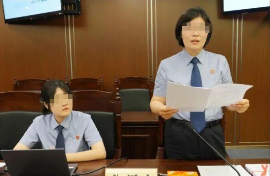 上海某连锁餐饮店的区域经理许某与两名财务人员、分店店长联手，通过虚假核销餐饮消费