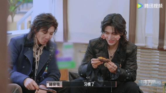 金靖问张凌赫吻戏那么多什么感觉金靖追问张凌赫吻戏心得！没经验的她超好奇，赫子害羞