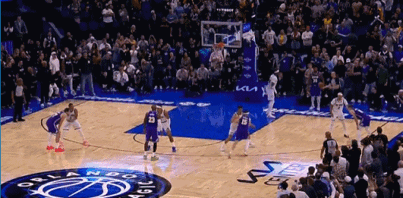 詹姆斯终于迎来了里程碑之夜！

在今天对阵魔术的比赛，詹姆斯NBA出场次数正式独