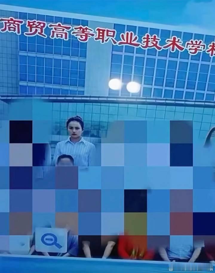 白鹿毕业照白鹿校友发白鹿毕业照 白鹿校友发白鹿毕业照，还认得出来吗？白鹿泼水李晨