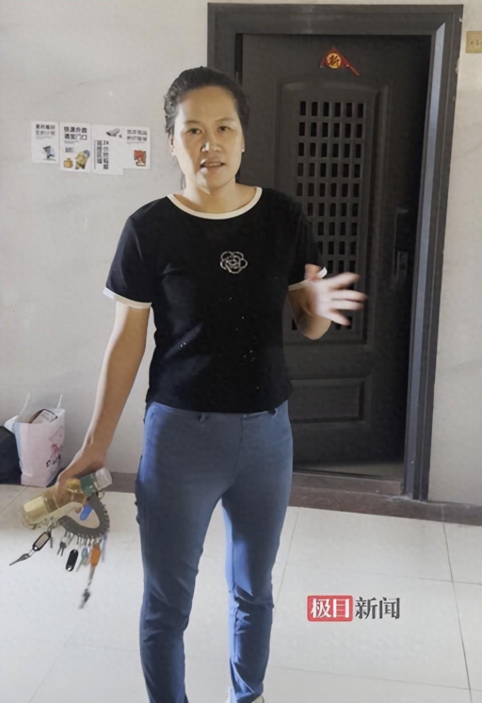 11月10日，广东深圳一女子公开寻亲。自己所站的地方是一套平层，据此一百米还有一