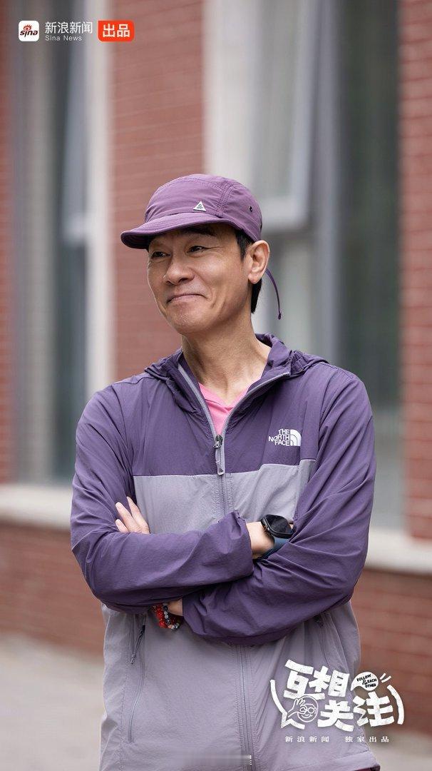 李诞被陈小春练舞惊呆了互相关注 春哥不愧是专业唱跳歌手出身，高强度的训练，让李诞