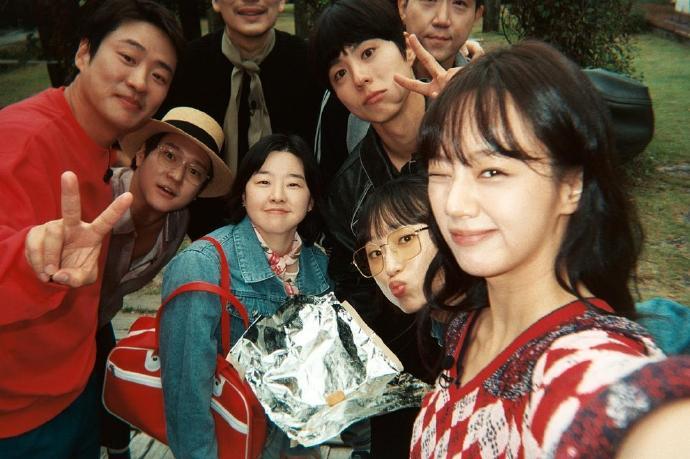 请回答1988演员都判给德善了 谁能想到时隔这么久还能吃到双门洞的新梗，朴宝剑为
