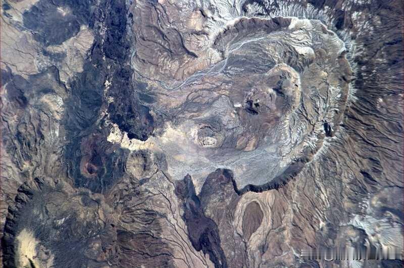 如果黄石超级火山今天突然“醒了”，人类面对的可能不是一声巨响，而是一场按小时推进