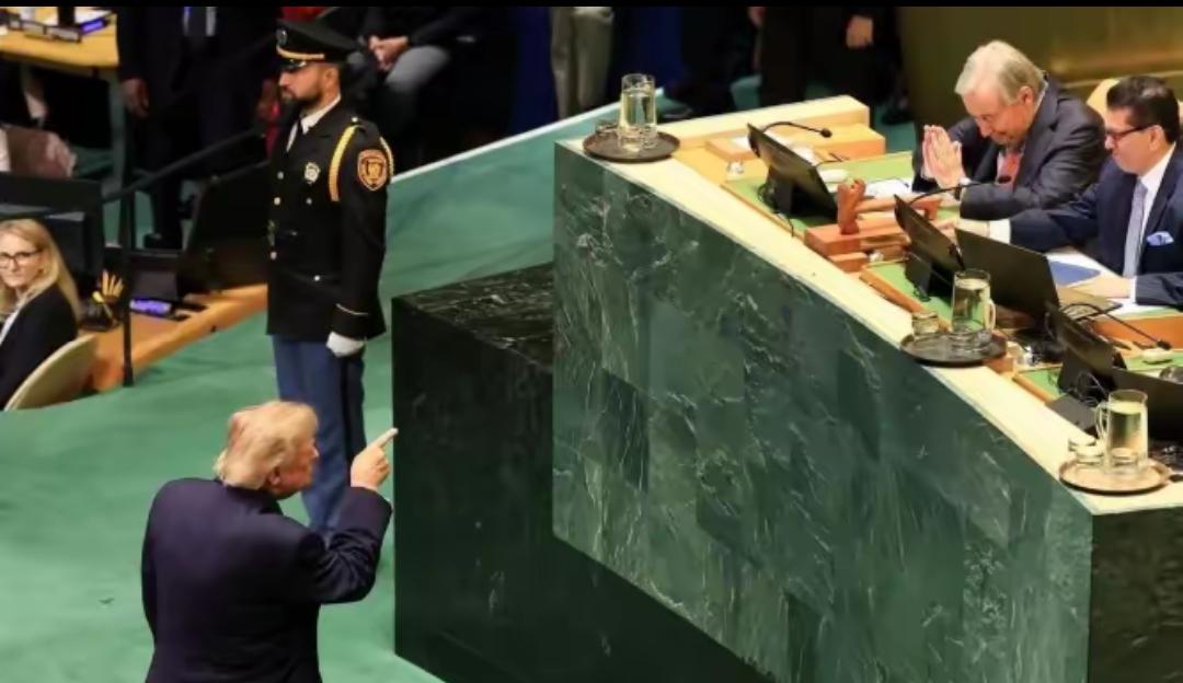 特朗普在联合国大会的讲台上，指着秘书长古特雷斯的鼻子，骂国际刑事法院是“流氓反美