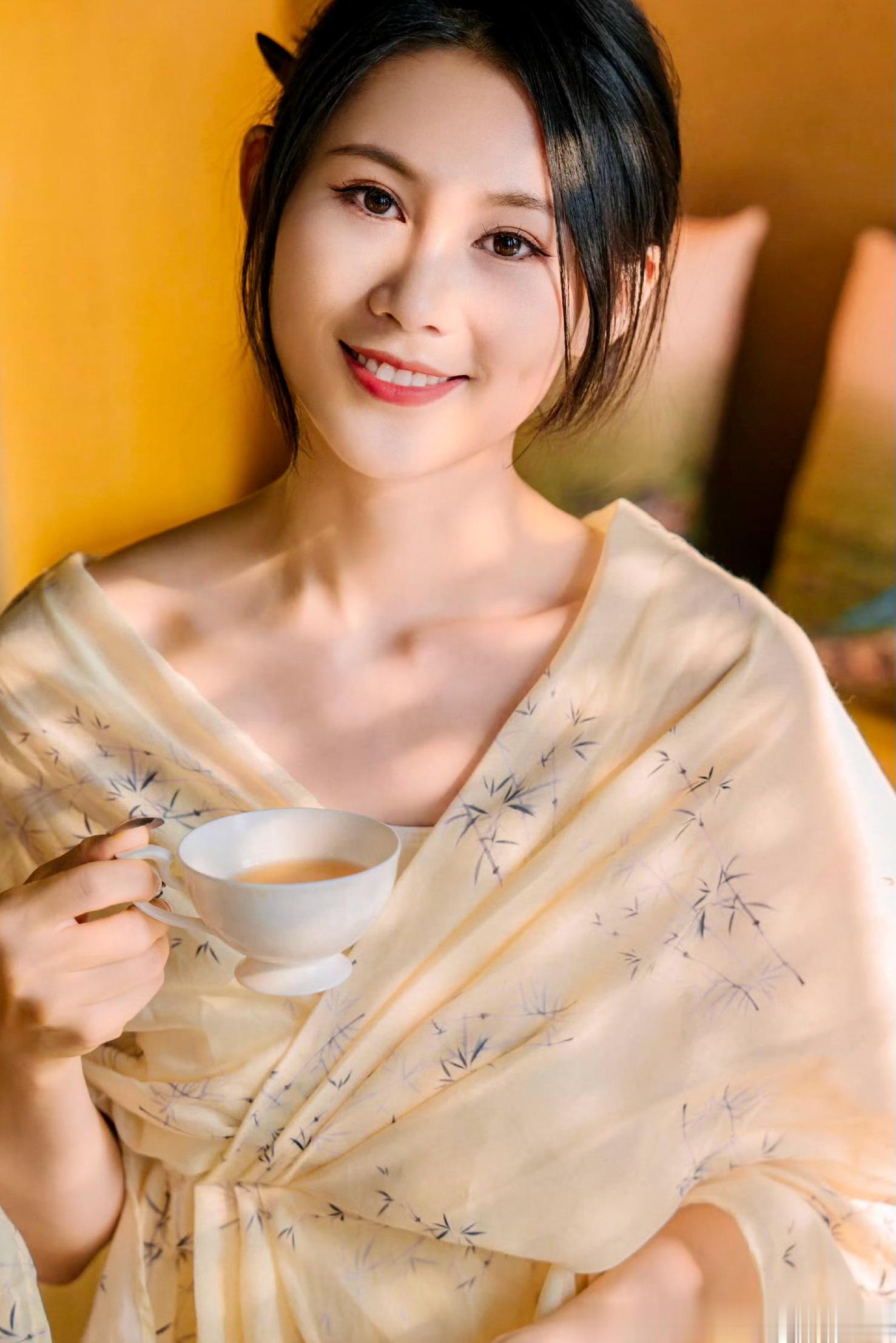 人生是虚无的，但生命本身是激情野性的。做一个乐观的悲观主义者，本质上是悲观的清醒