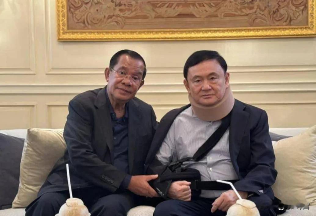 泰国首富他信的三大败笔:
1、自己当总理与支持他妹妹英拉当总理:在泰国人眼里，只