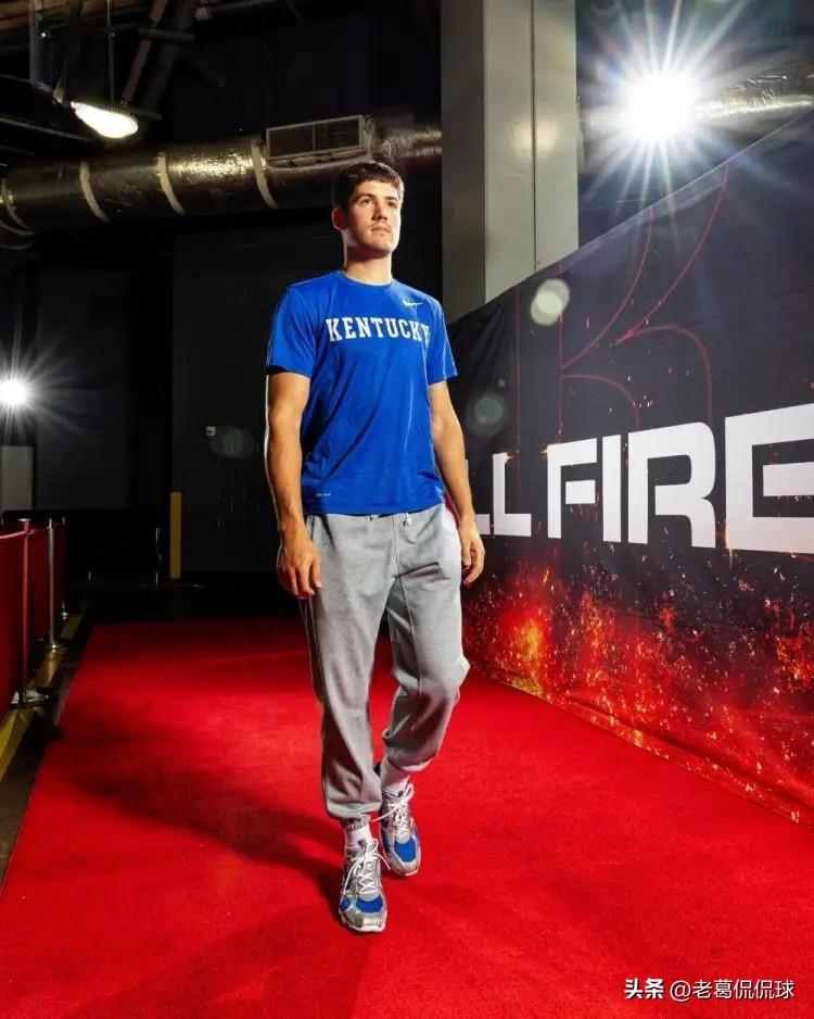 火箭超级新星谢波德的犯规数竟然高于得分！在今天火箭客场挑战鹈鹕的比赛中，目前双方