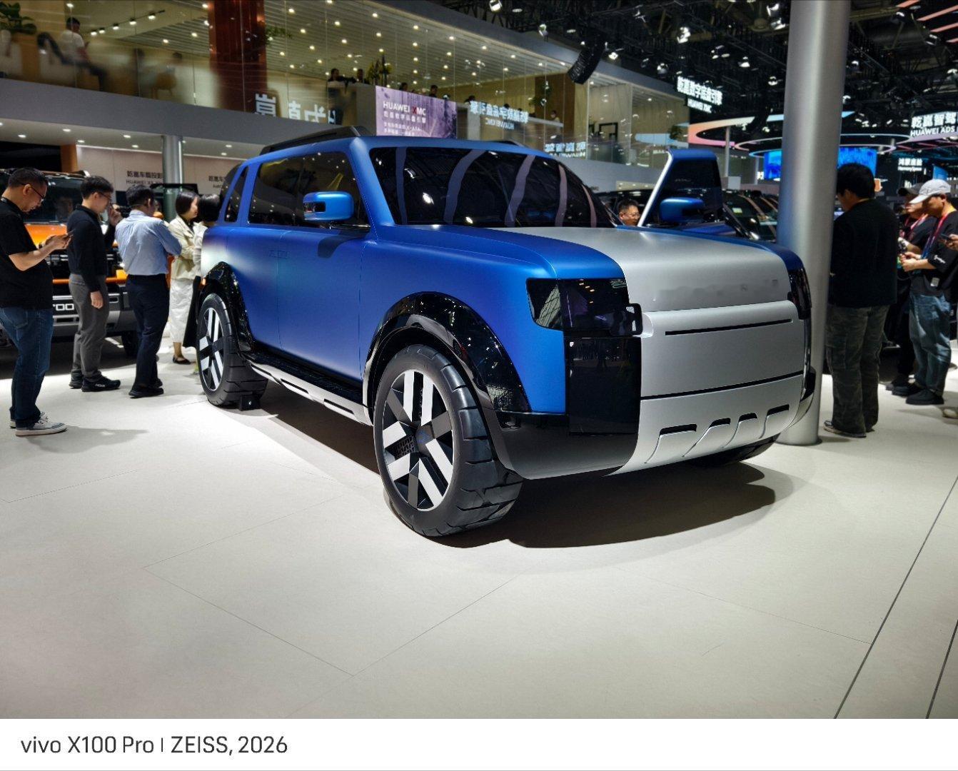 感觉比概念车顺眼的多～但是那个轮毂感觉缺乏力量感，不知能不能优化北京车展潮这看f