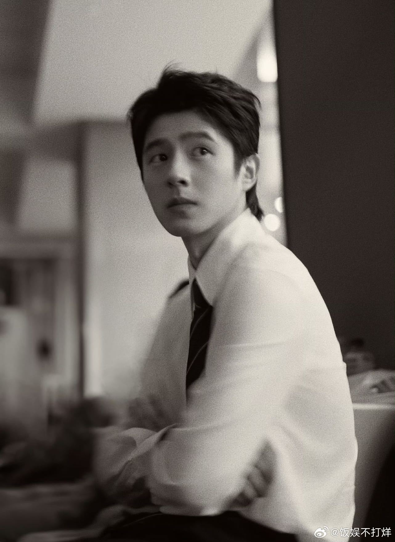 深夜刷超话，看到刘昊然的图就忍不住发一条，没什么特别的理由。 刘昊然