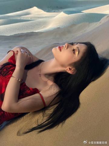 鞠婧祎沙漠玫瑰完全被鞠婧祎美到失语鞠婧祎真的是一朵沙漠玫瑰。绝对就是被我们姐姐美