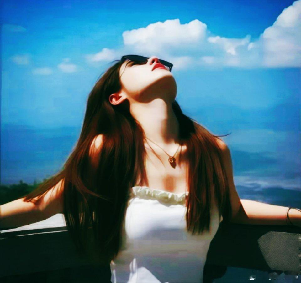 故事不必逢人就说，记住没伞的日子就行了。 ​​​
