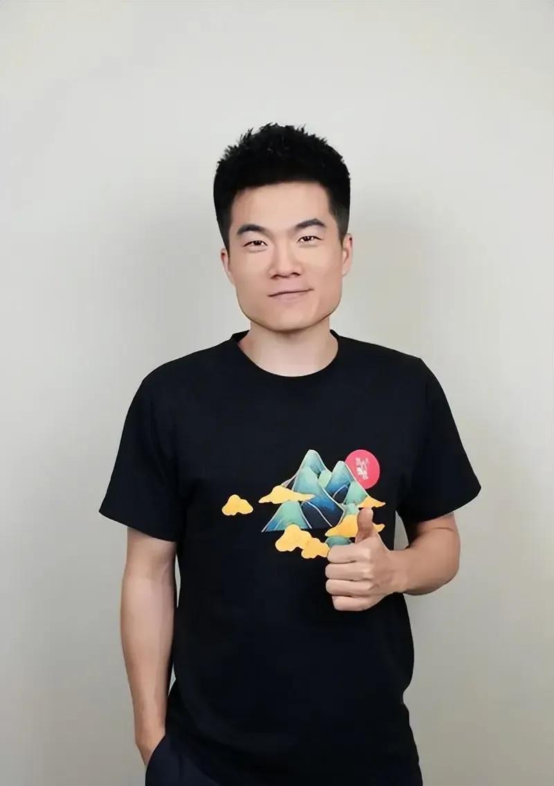 什么都懂的人就是什么都不懂！董宇辉看起来什么都知道，爱情他说的头头是道，亲情他讲