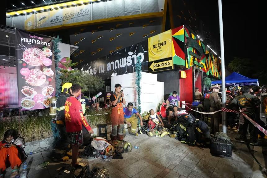 【曼谷一家酒吧发生火灾，造成至少27人死亡】美联社 ——  当地时间周一清晨，曼