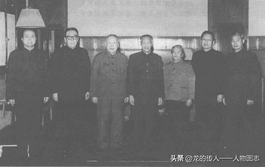 1979年，伍修权等会见来华的越南共产党创始人之一黄文欢(左起:蒋光化、吴学谦、