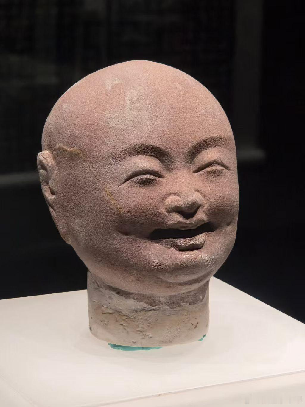 "危机里第一要务永远是活下去。别下牌桌——用最低成本留在桌上,看清楚再下注。被风