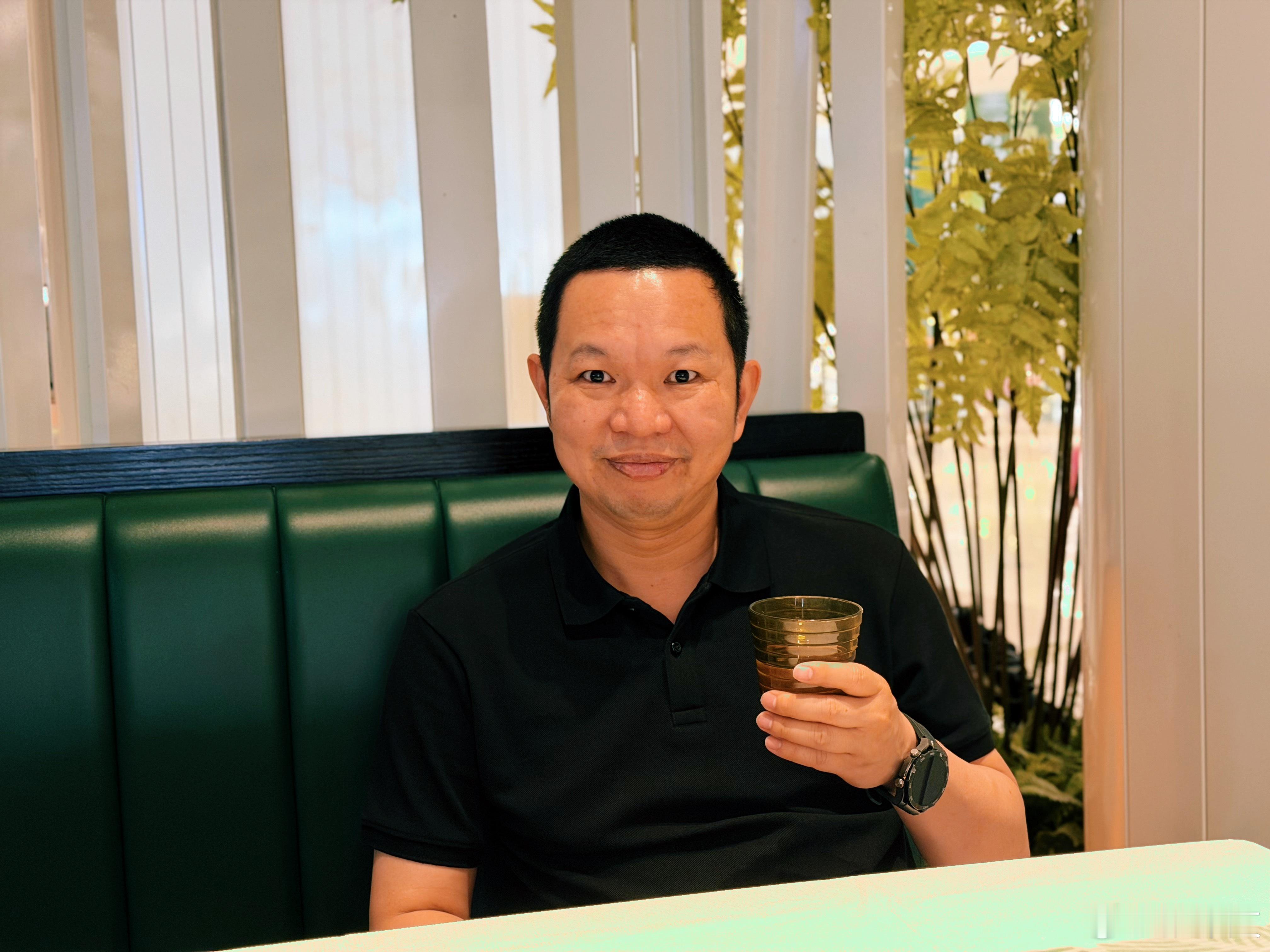 生活难免起落，风雨皆是常态。顺境时沉淀初心，逆境时坚守勇气，不卑不亢，不慌不忙。