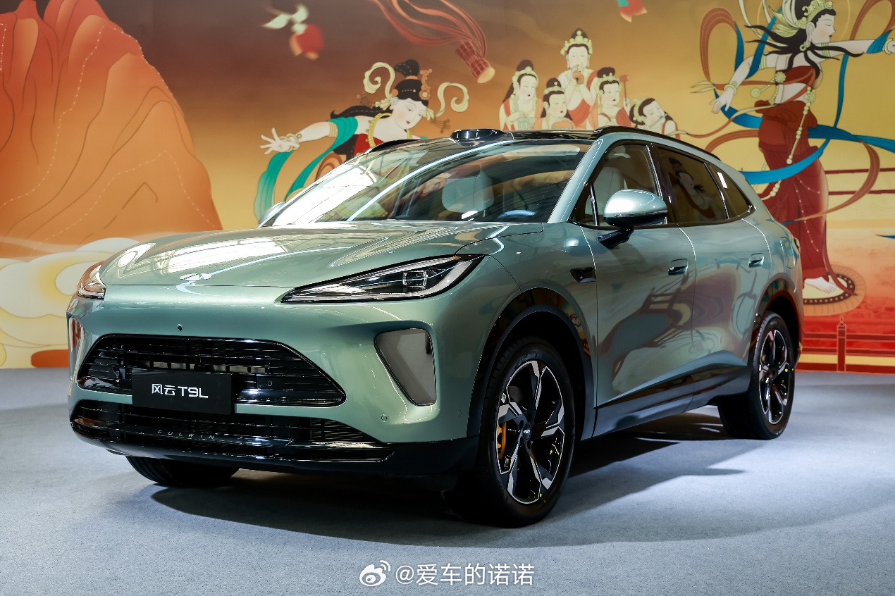 记得我2007年上高中，语文老师开的奇瑞风云，老羡慕了。2009年毕业去看车展，