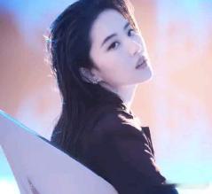 娜扎现在超过了刘亦菲了吗 ​​​
