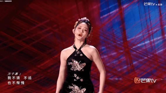 万千惠的麦有问题 乘风2026 万千惠的麦都断成啥样了，节目组是不是故意整她呢，