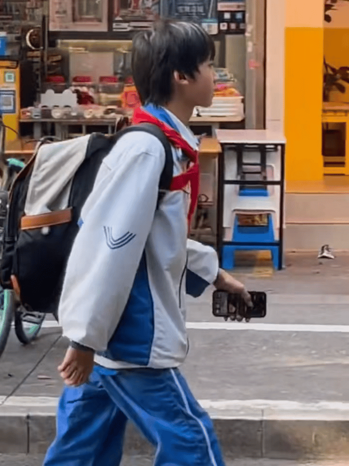 一包一包走过昨天我的孩子气 ​​​