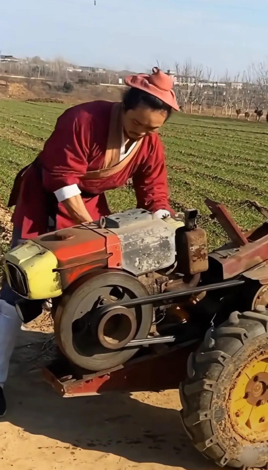 汉服与拖拉机竟然一点也不违和！