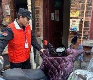 【最美微光】惊险！浓烟从门缝冒出，淮海平安志愿者迅速教科书式处置，不是第一次，抢