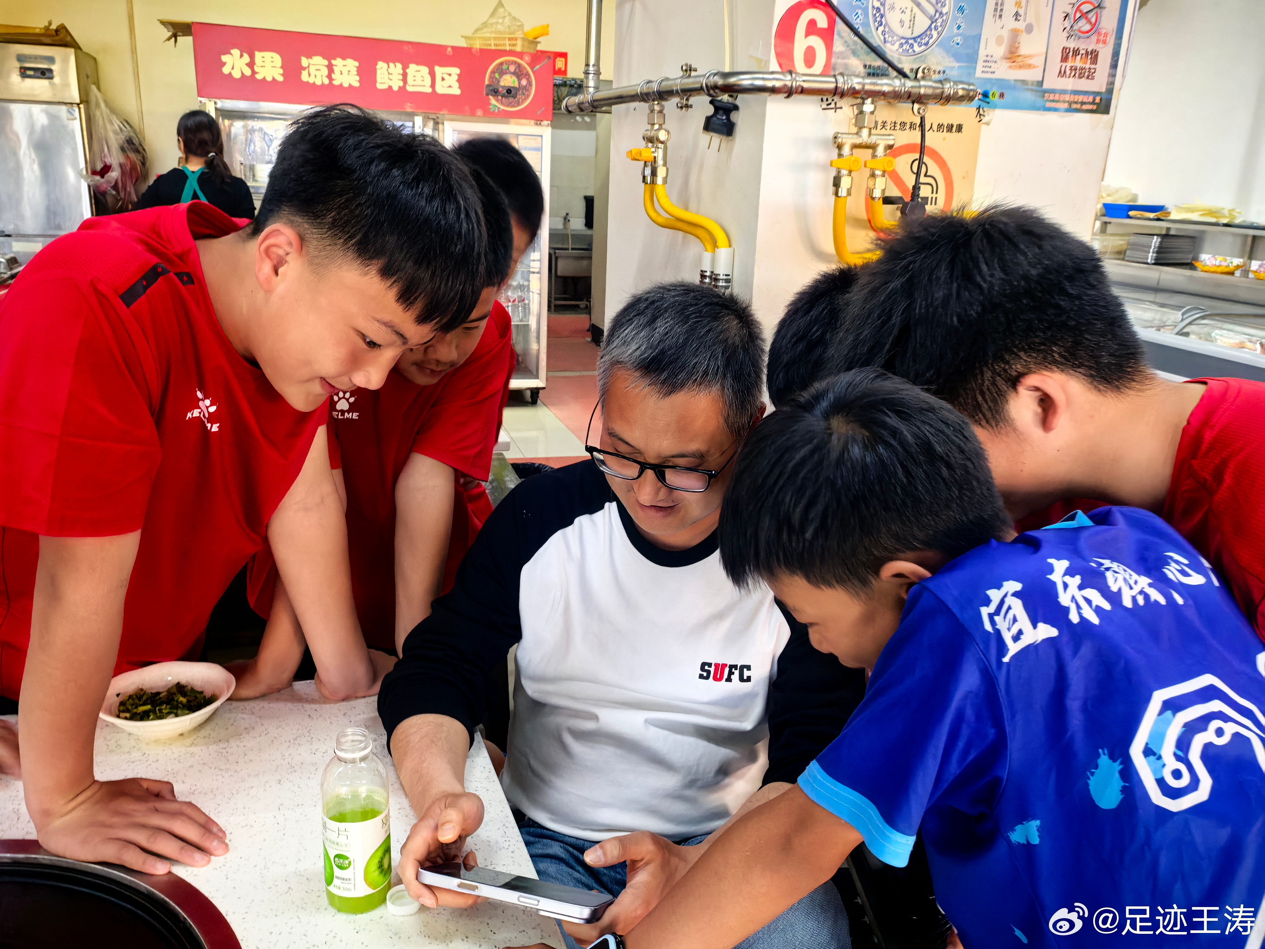 四川大山里小学足球队的片子完成了，也一次性审过了，纠结到最后，片名定格《贡嘎杯：