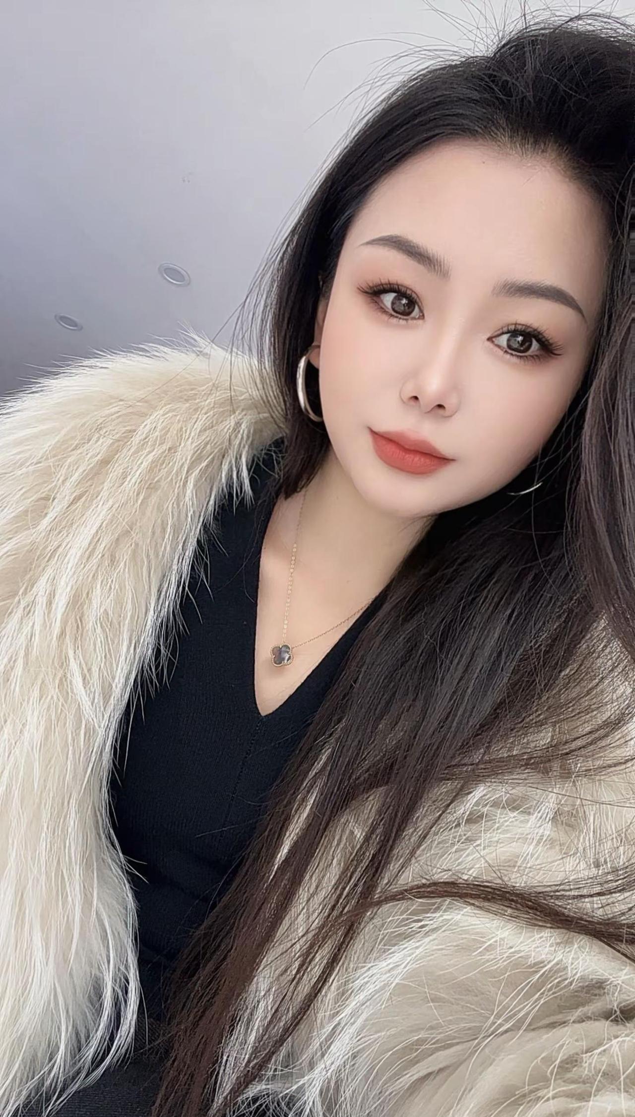 小小的圈子，淡淡的生活，年纪到了已经没兴趣争辩什么。现在的态度，更多的是想躲，躲