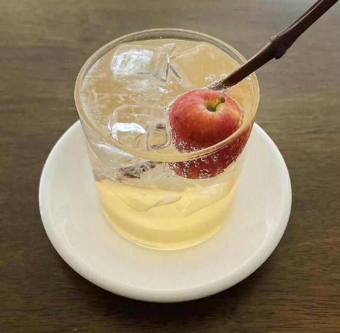 ☕ “愿你我 少比较 多自在 常清醒 常知足” 