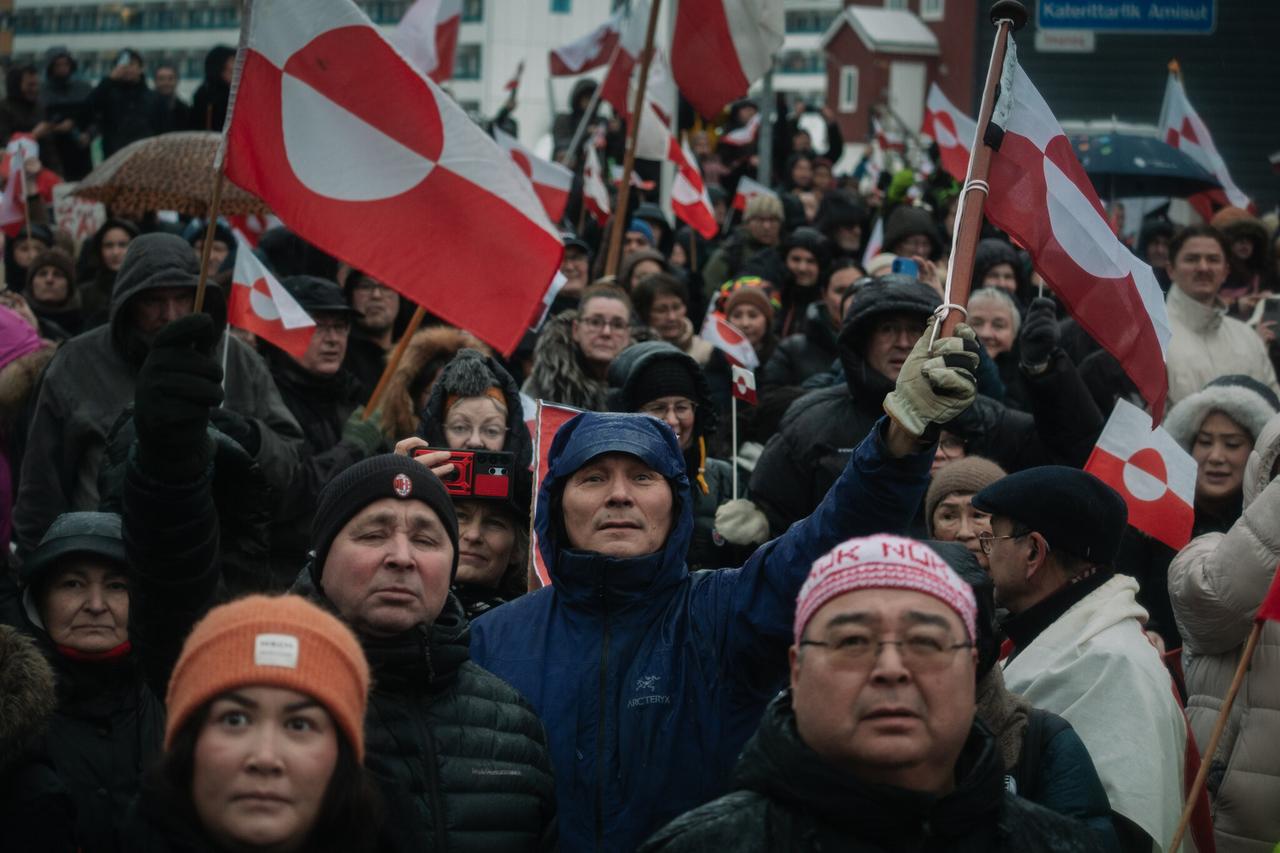 【格陵兰人担忧：伊朗战争结束，特朗普会攻击他们，尤其是他生日当天】

过去四个月