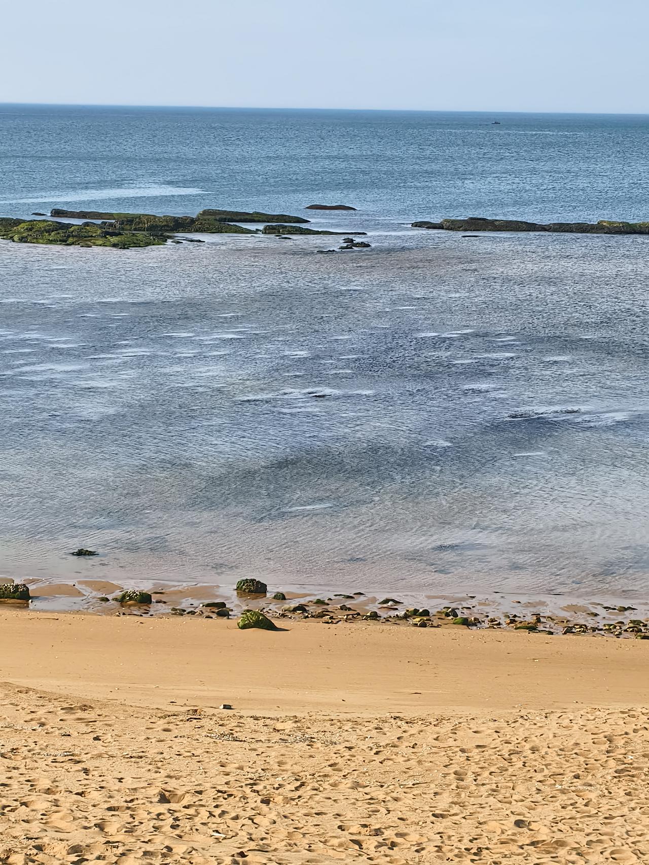 下午去威海小石岛转了一圈，风景真不错。没想到淡季环海路都堵的要命，游客特别多，几