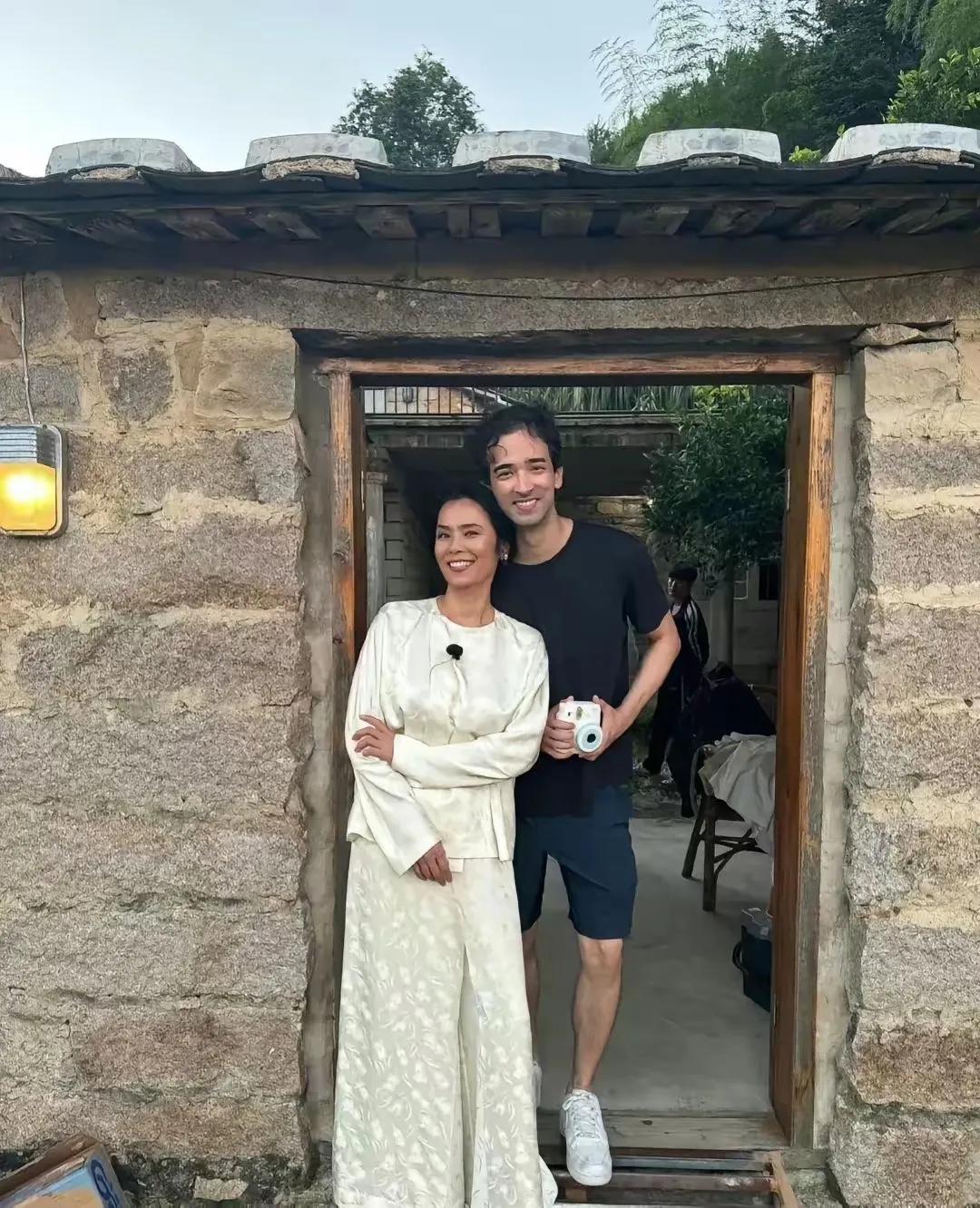 韦唯的儿子，是美国的青年学者，还拿了美国青年英雄奖，虽然不知道这个奖的含金量，但