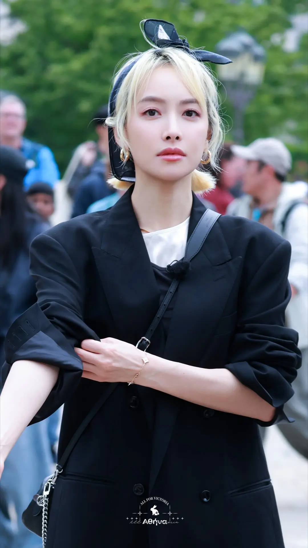呆呆～傻傻的黄毛～☺️☺️。哈哈哈哈哈哈哈哈～两个小啾啾好可爱^O^ 嘻嘻～