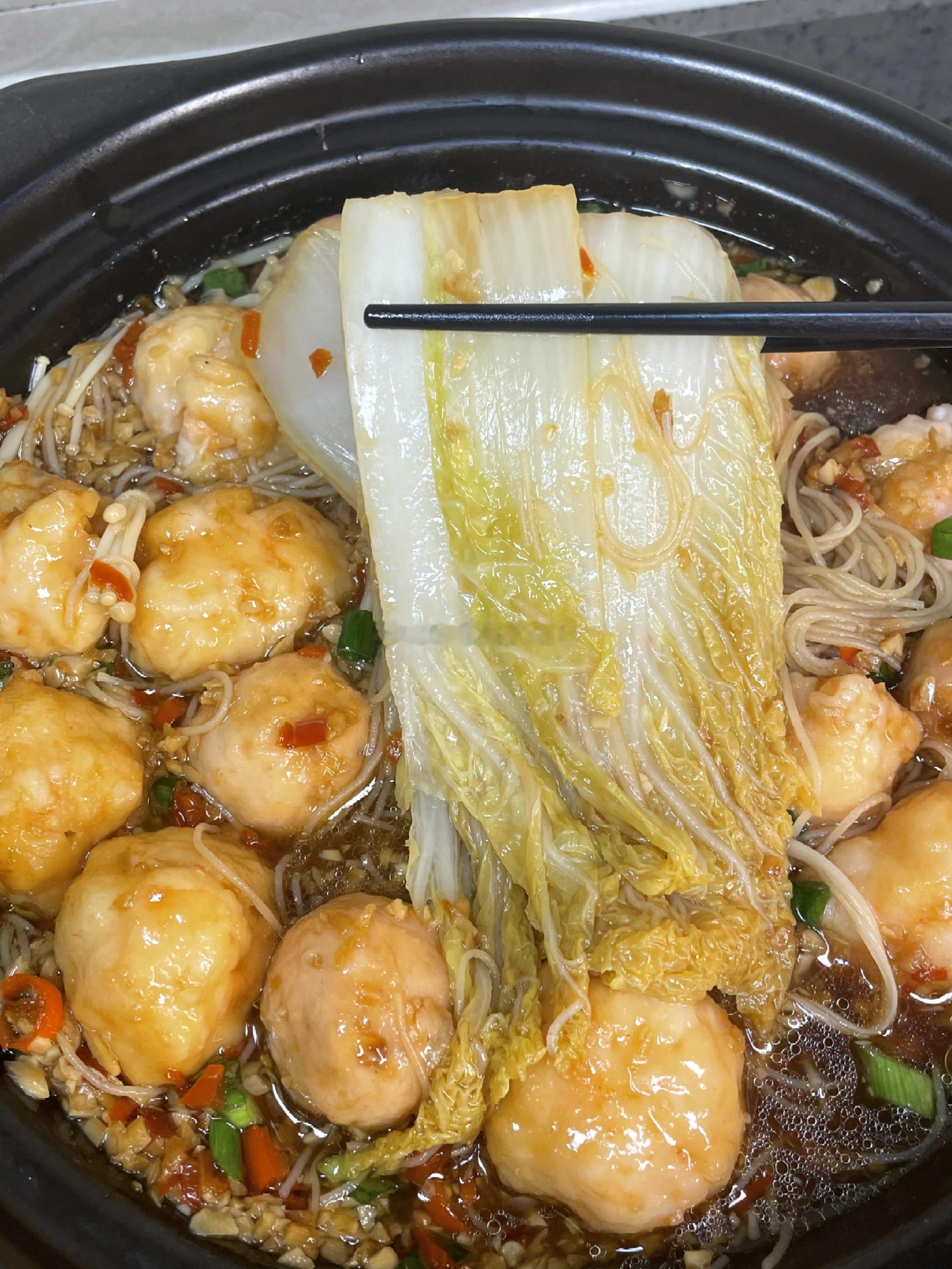 一口下去蒜香浓郁，简直就是神仙搭配