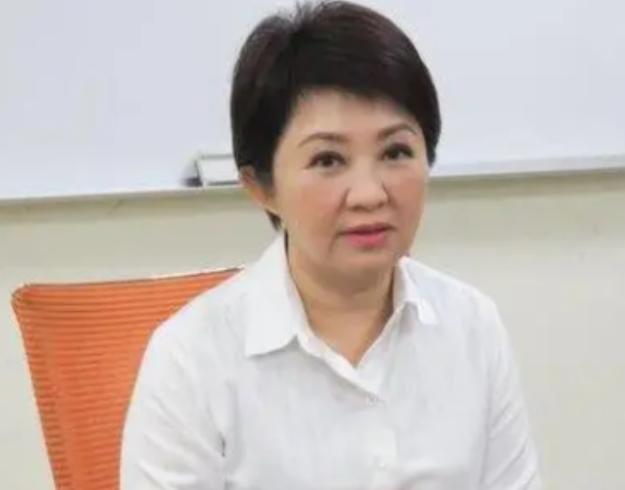 卢秀燕惨了！因为现在没人提到她了。这次郑丽文在开春第一次的中常会上说到台中时没有