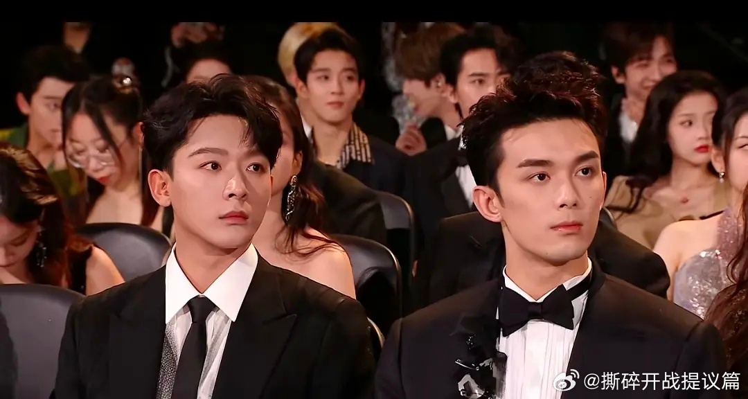 你们觉得他俩谁更帅 ​​​