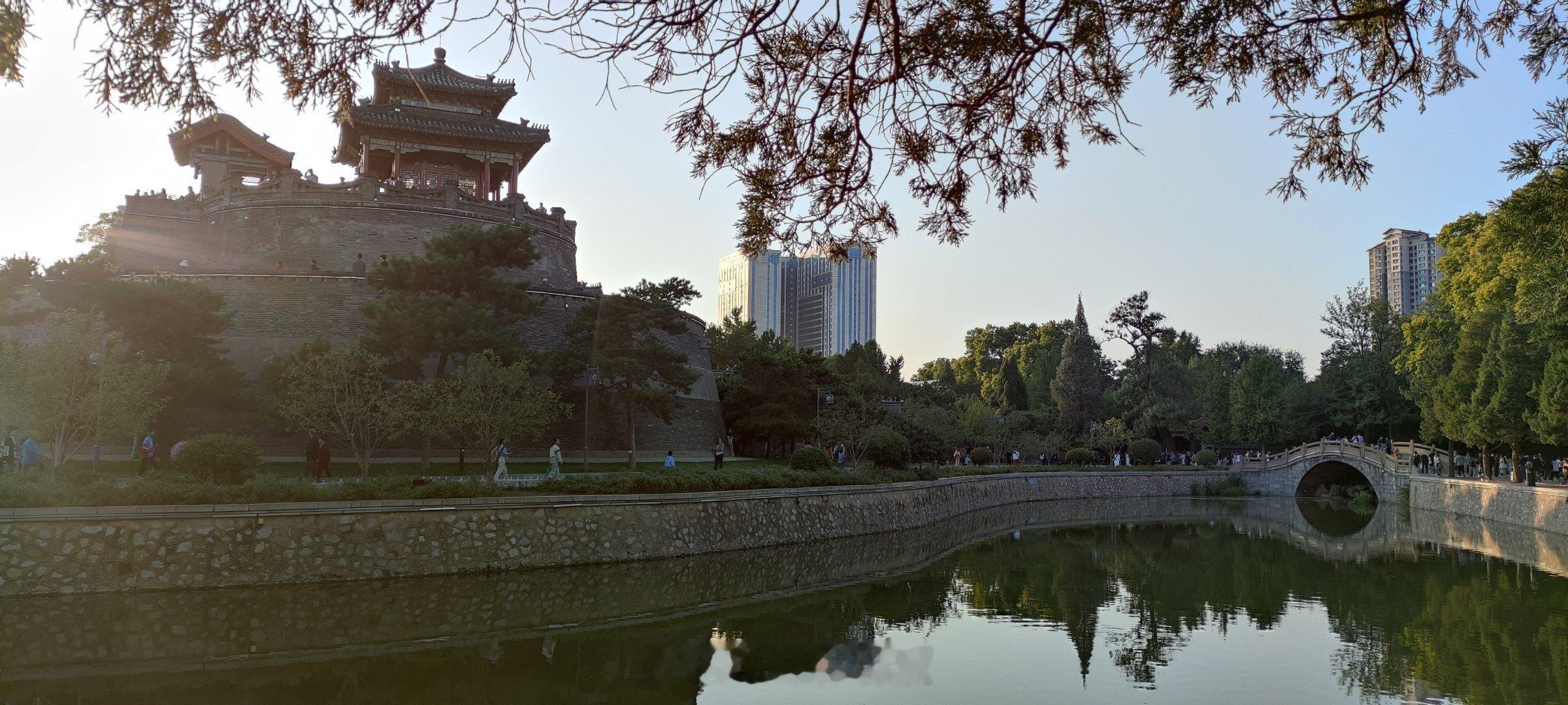 邯郸丛台公园。看丛台，看碑林（一般），看满园穿战国袍的小姐姐。#国庆打卡日记##