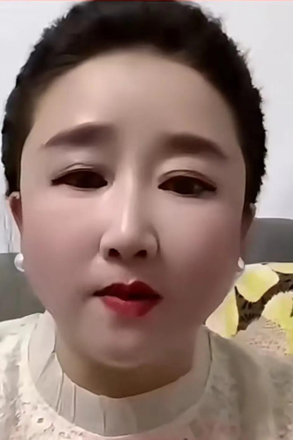蒋晓东的现任小冉说：蒋晓东不跟我过了，我很生气，就这三年之内吵架都没开过播，以前