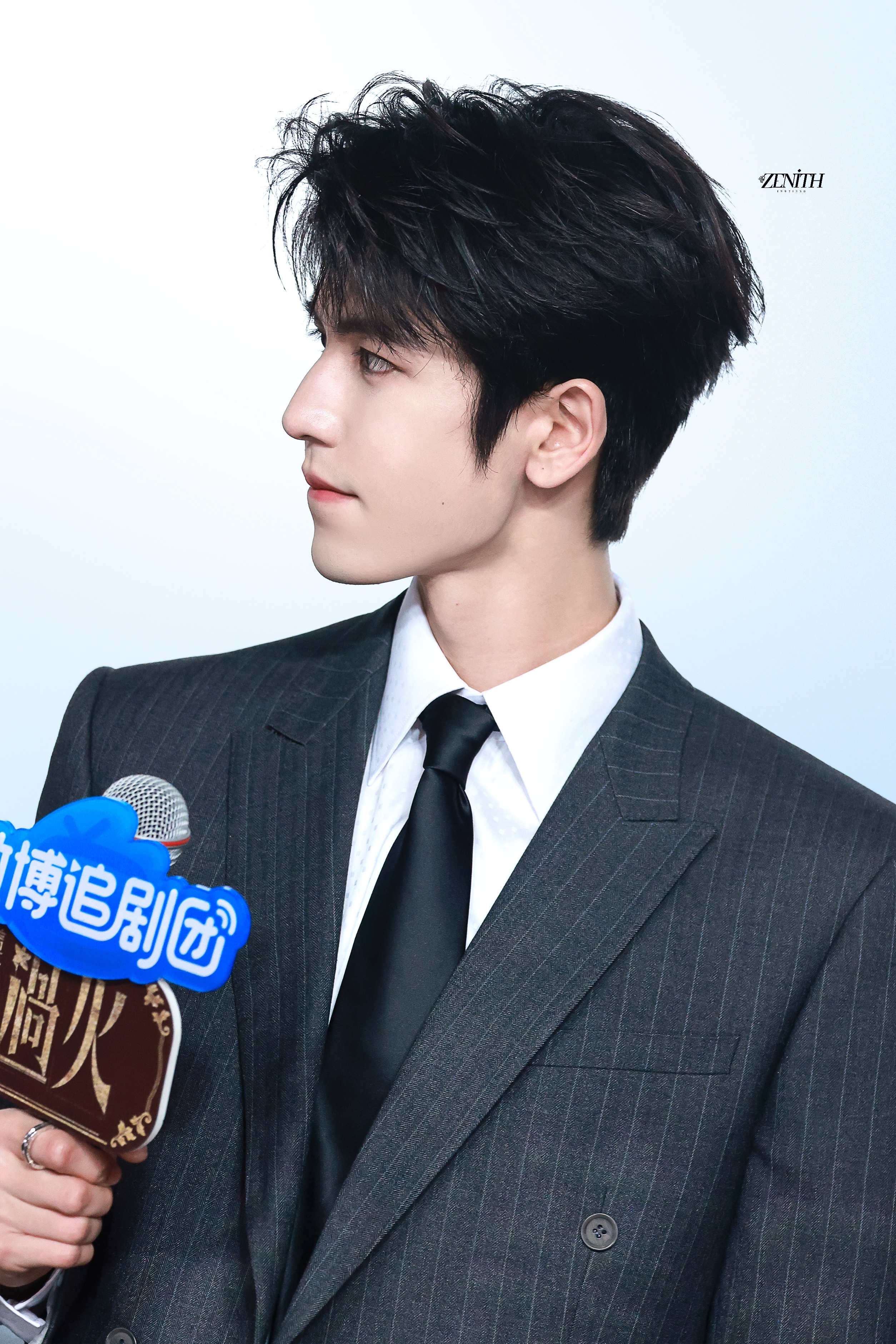张凌赫 ᶻ 张凌赫慕容清峄 News about 今天是👀亮亮的比格🐶追剧团