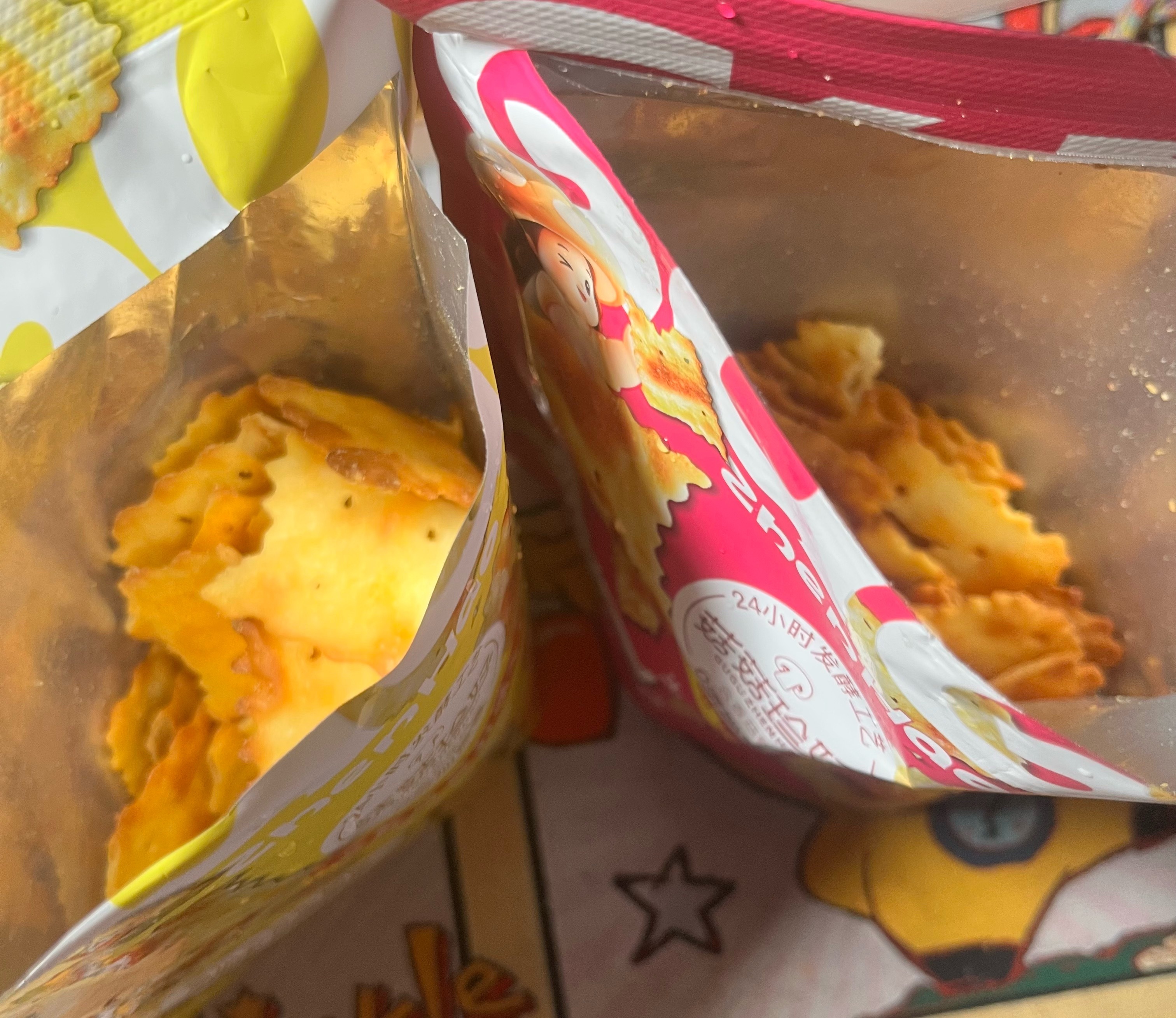 当有两种口味的饼干放在我面前 在纠结先吃哪个口味的时候 我选择全部打开（虽然肯定