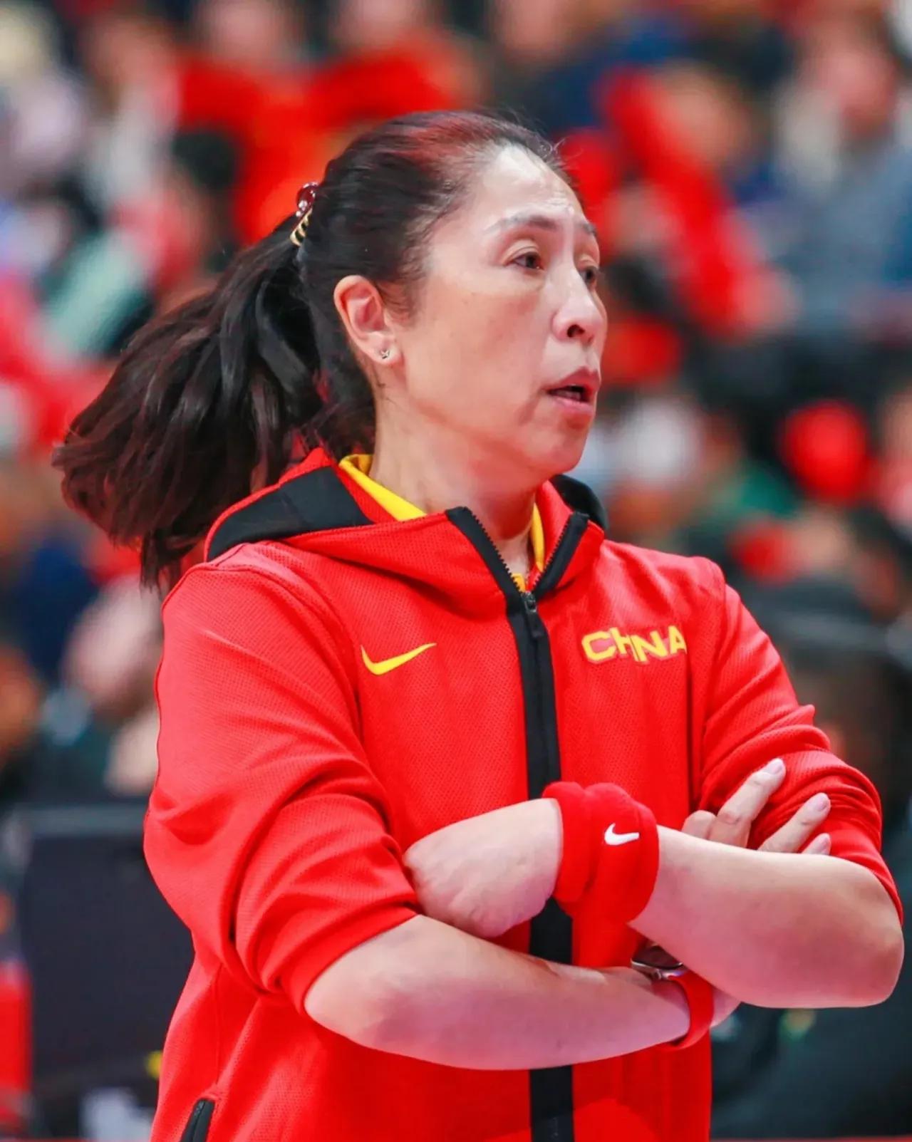 郑薇教练为中国女篮在巴黎奥运会上设定了雄心勃勃的八大挑战目标，让我们一同期待她们