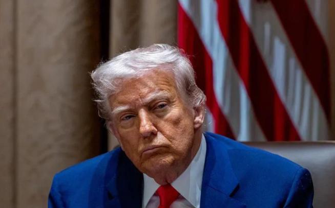 这事儿挺有意思，美国财政部长贝森特突然透底，说美方高官搞了一次“秘密访华”，专门